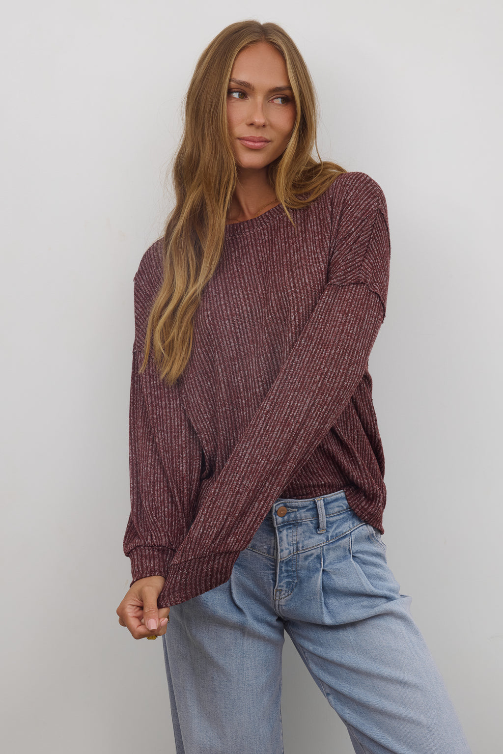 SLIGHT RIBBED DETAIL 