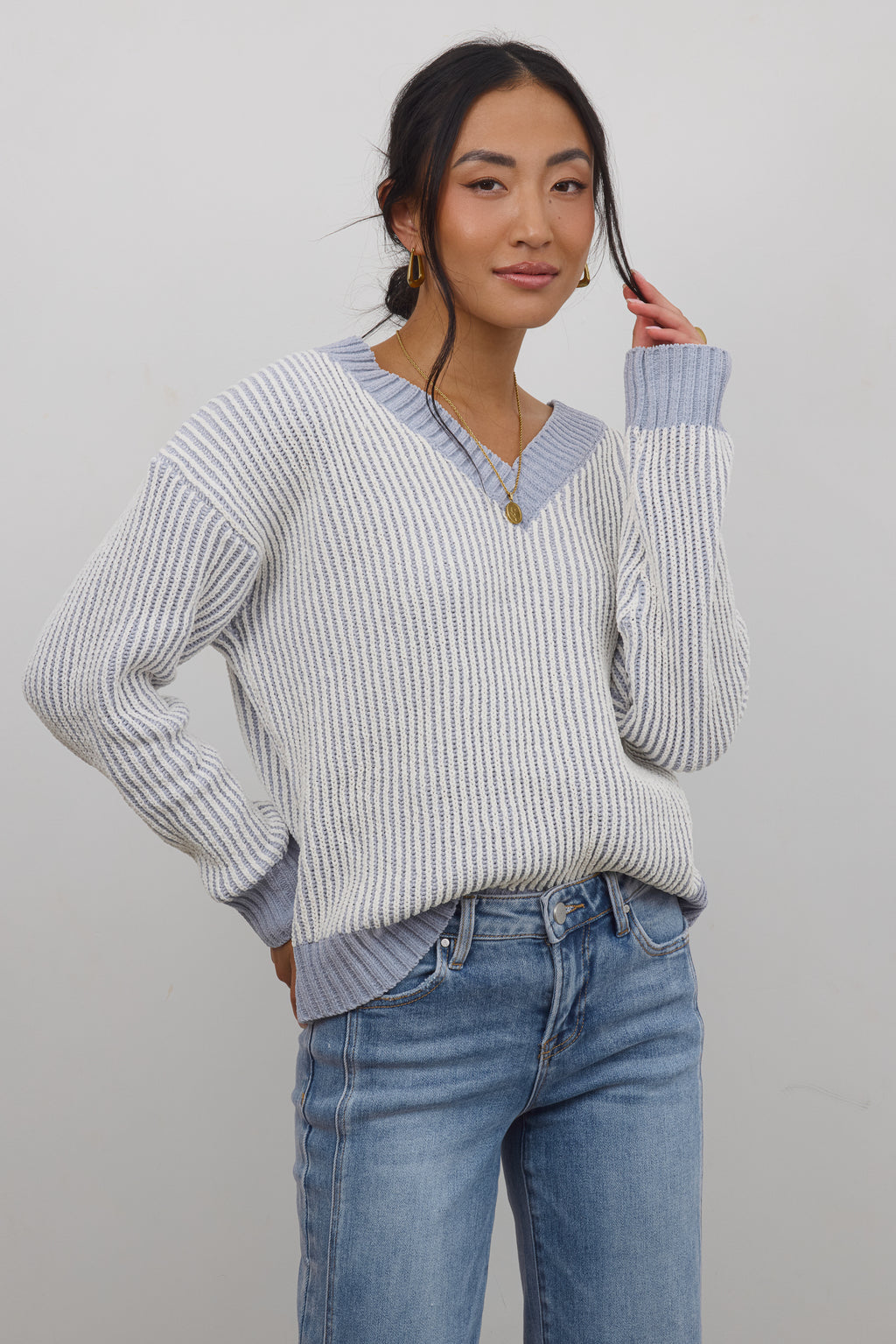 V-NECKLINE 