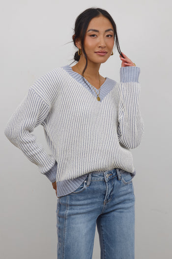 V-NECKLINE 