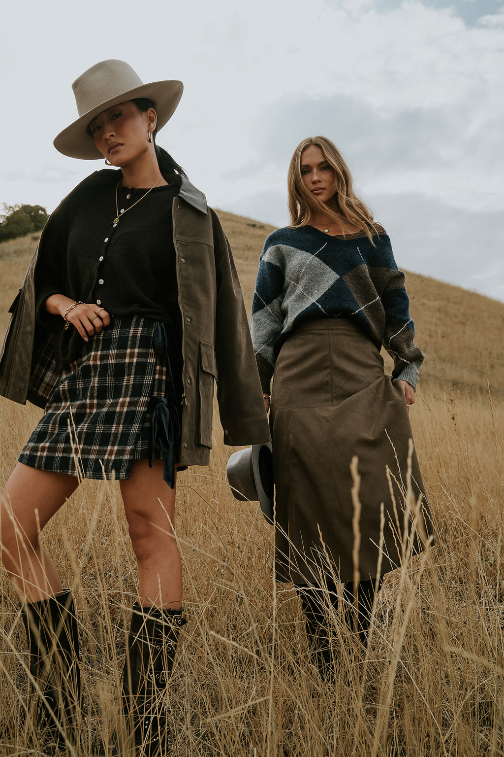 VELEVT TIES ON SIDE OF SKORT