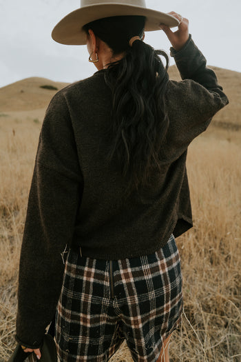 ZIP UP CLOSURE  IN THE BACK 