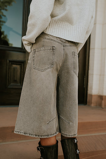 Alden Bermuda Shorts in Grey