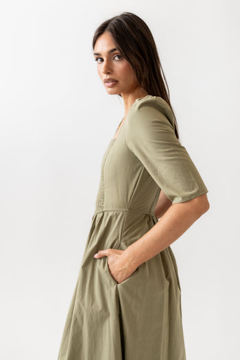 POCKETS ON BOTH SIDES 