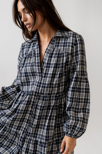 Collared NeCK and v-neck