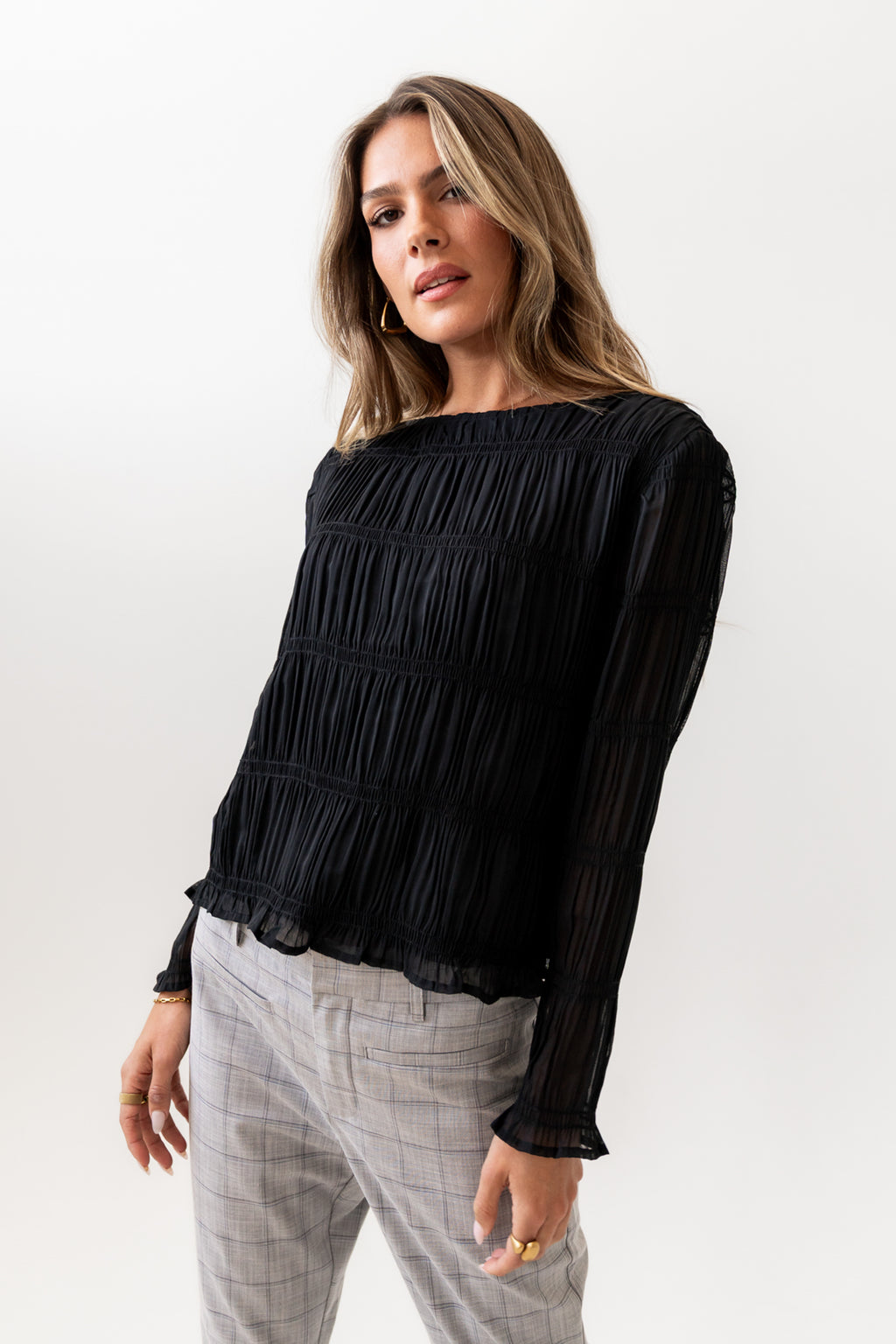 ROUND NECKLINE 