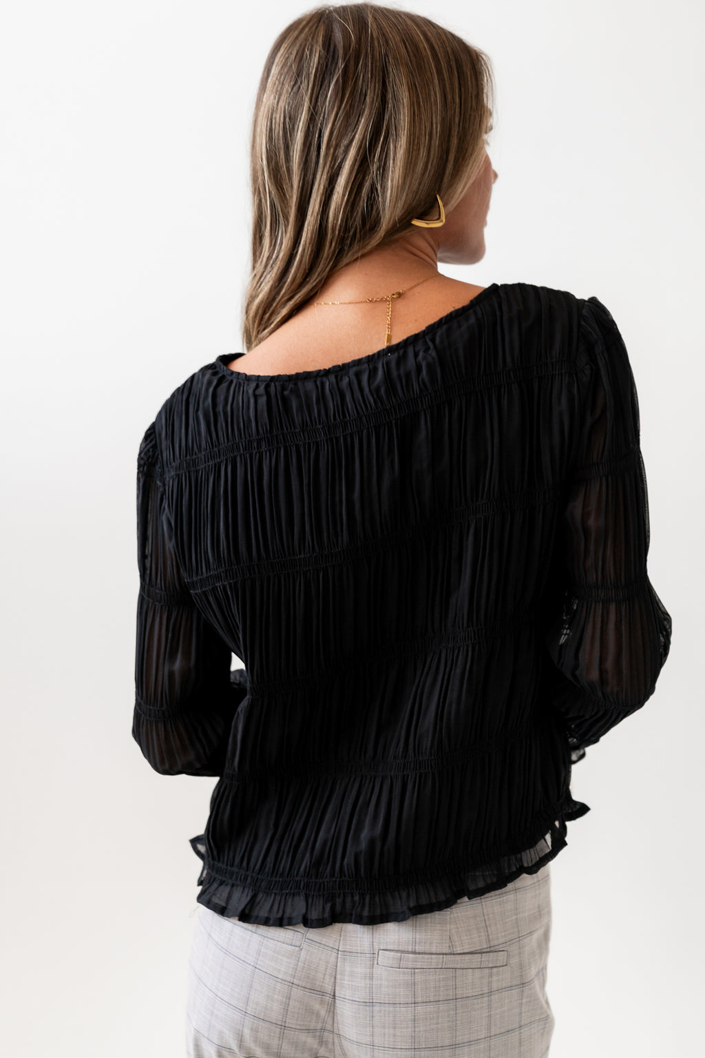 ROUND NECK