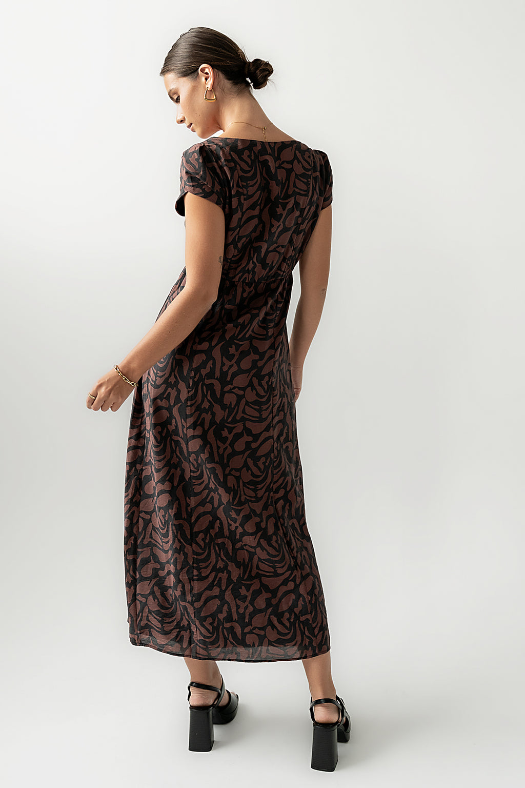 ZIP UP CLOSURE ON SIDE OF DRESS 