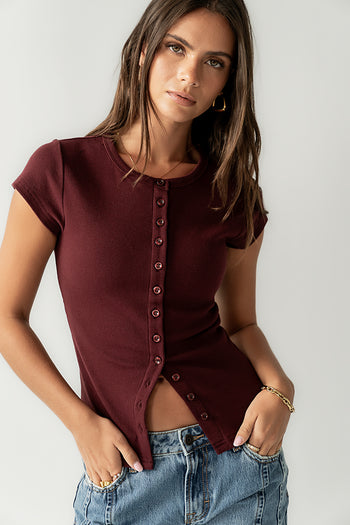 Vestia Button Up Tee in Burgundy
