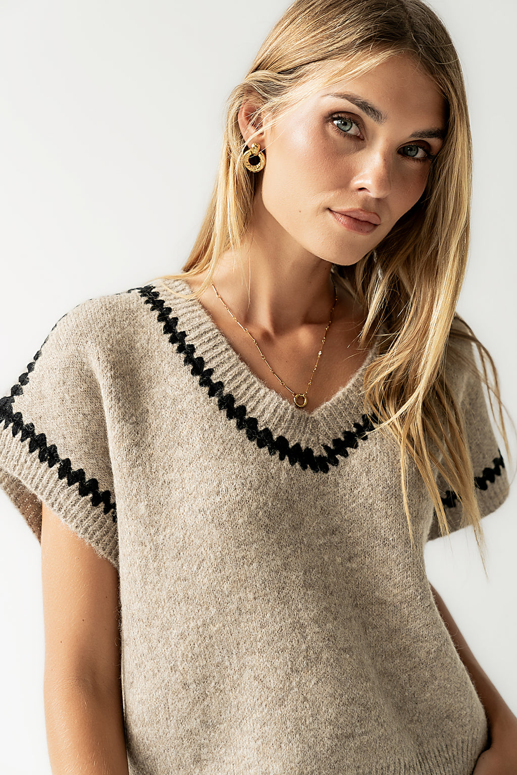 Hazel Embroidered Sweater Top in Oatmeal