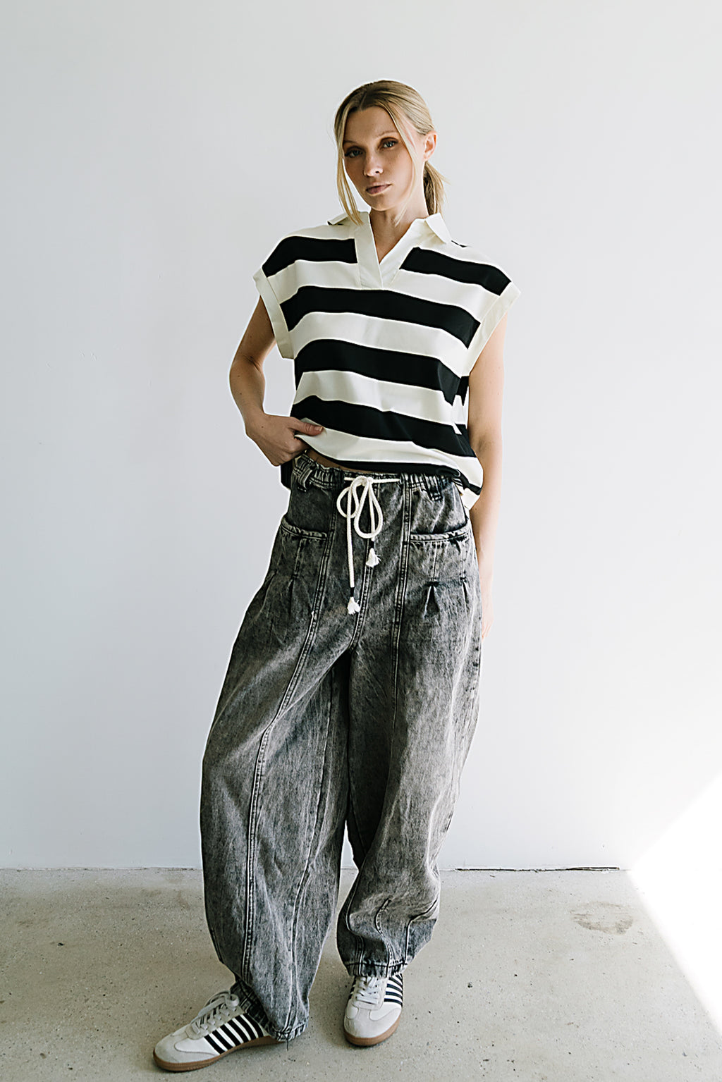 Kamryn Tapered Baggy Jeans in Grey