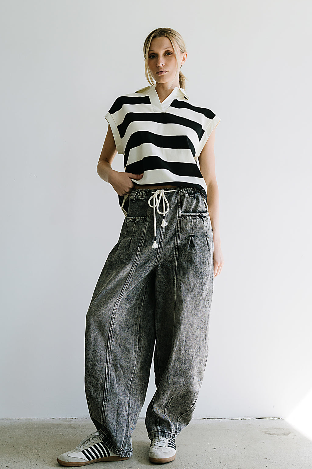 Kamryn Tapered Baggy Jeans in Grey
