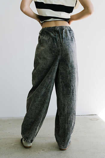 Kamryn Tapered Baggy Jeans in Grey