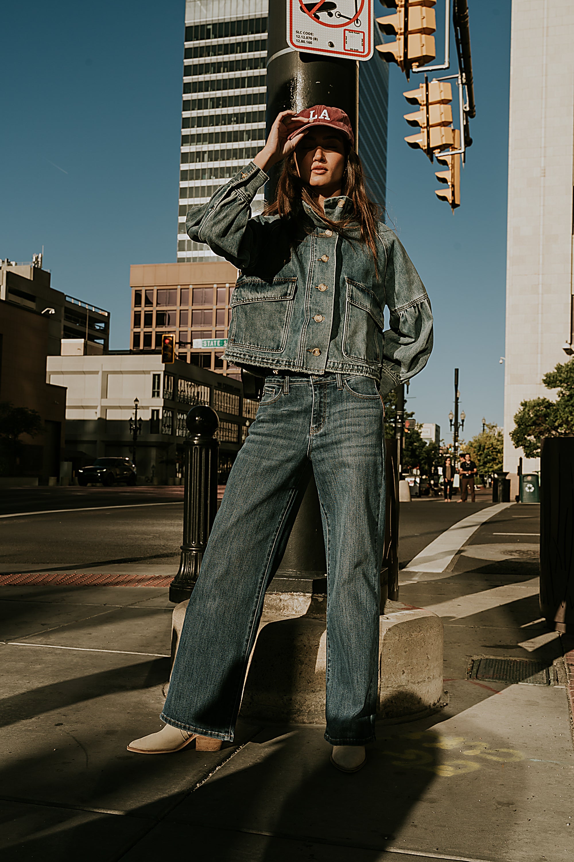00s seana denim jacket スタッズ ユニオンジャック レオパ Sasha Denim Jacket in Medium Wash