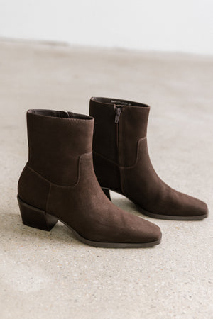 Steve Madden Daney Boots in Brown Suede - FINAL SALE