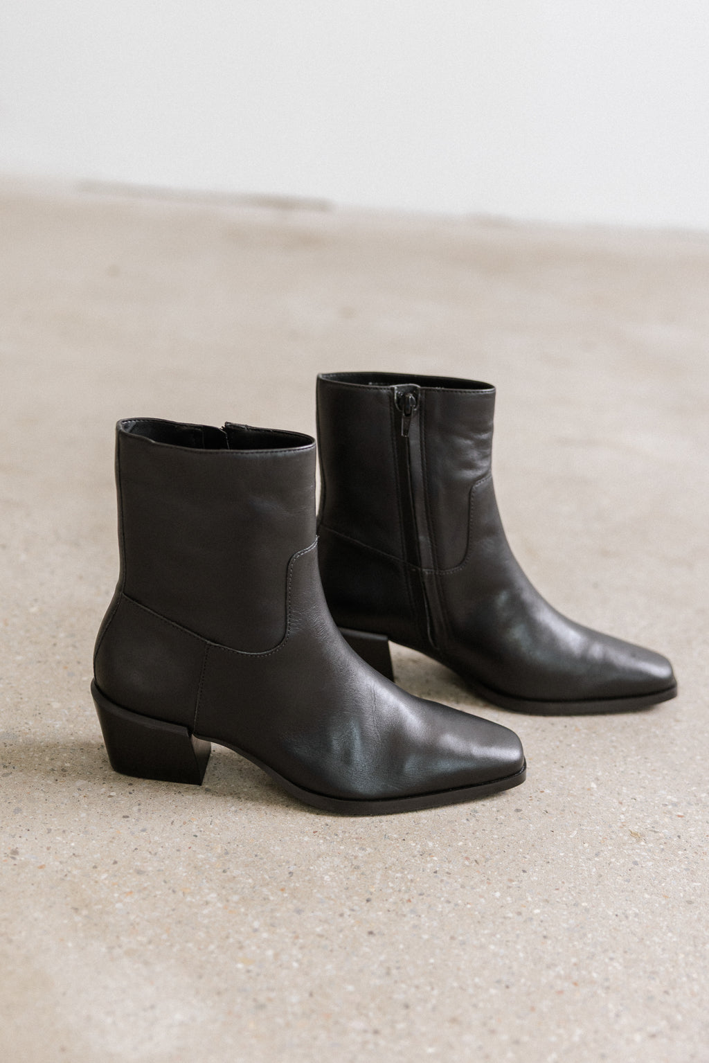 Steve Madden Daney Boots in Black Leather - FINAL SALE