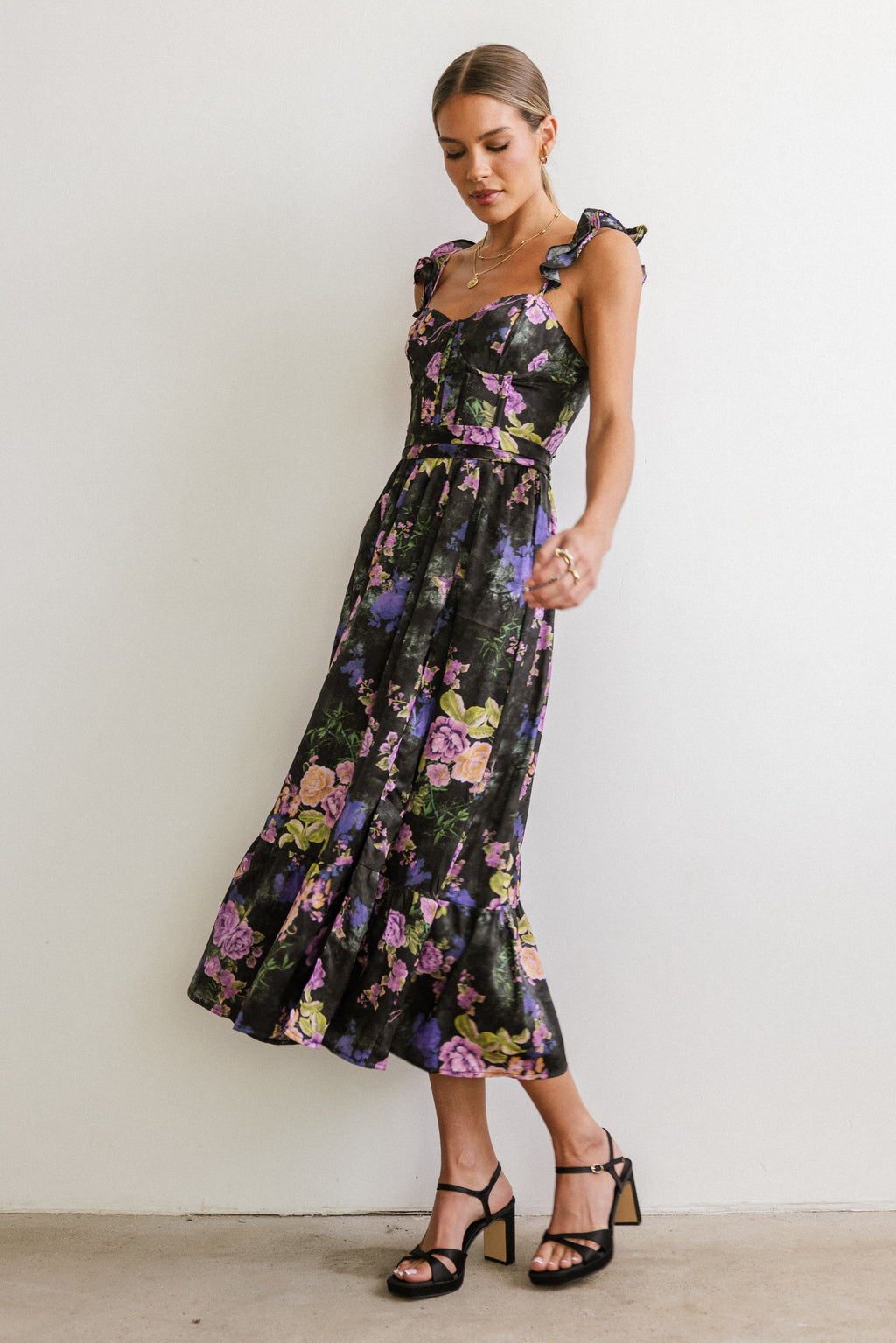 black floral midi dress Everly Bodycon S or no bra Black floral Printed MIDI Dress