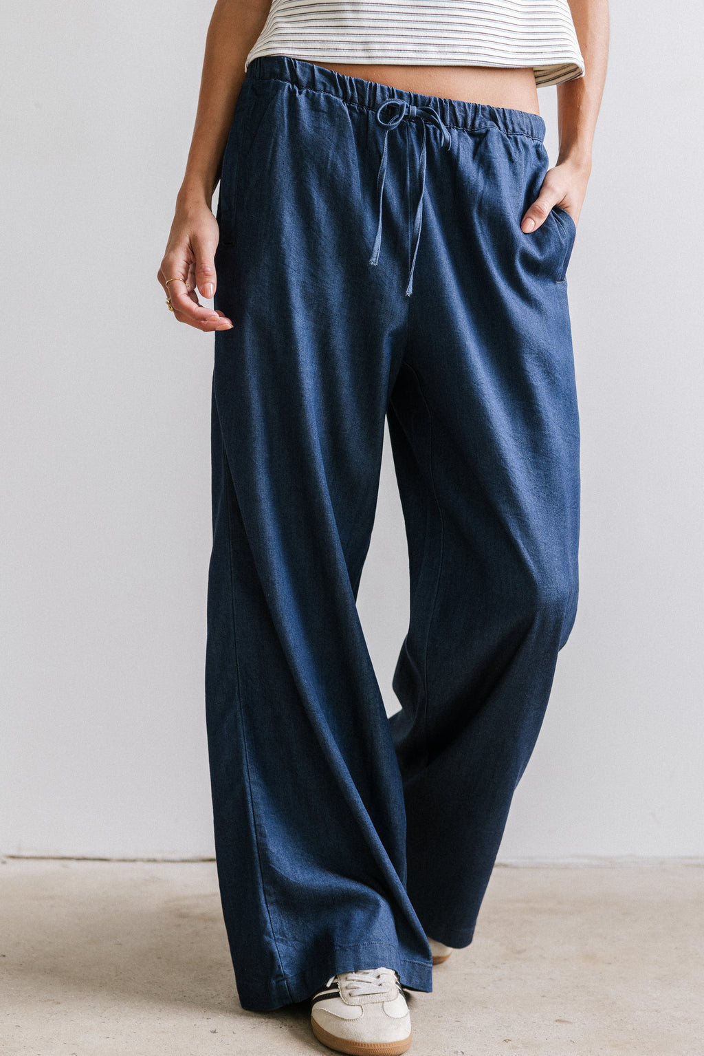 Banks Wide Leg Pants in Dark Wash