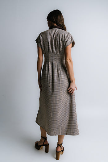 PLEATED BACK AROUND WAIST AREA