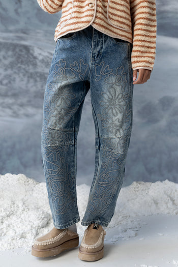 Kinsey Embroidered Barrel Jeans in Medium Wash