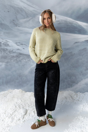 Kinsey Embroidered Barrel Jeans in Faded Black