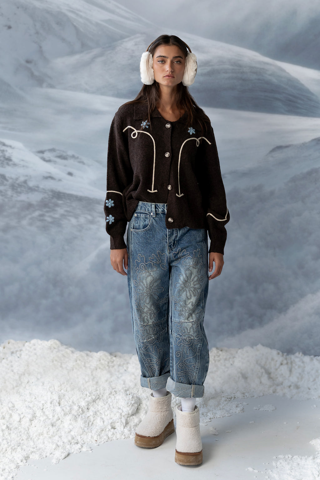 Kinsey Embroidered Barrel Jeans in Medium Wash