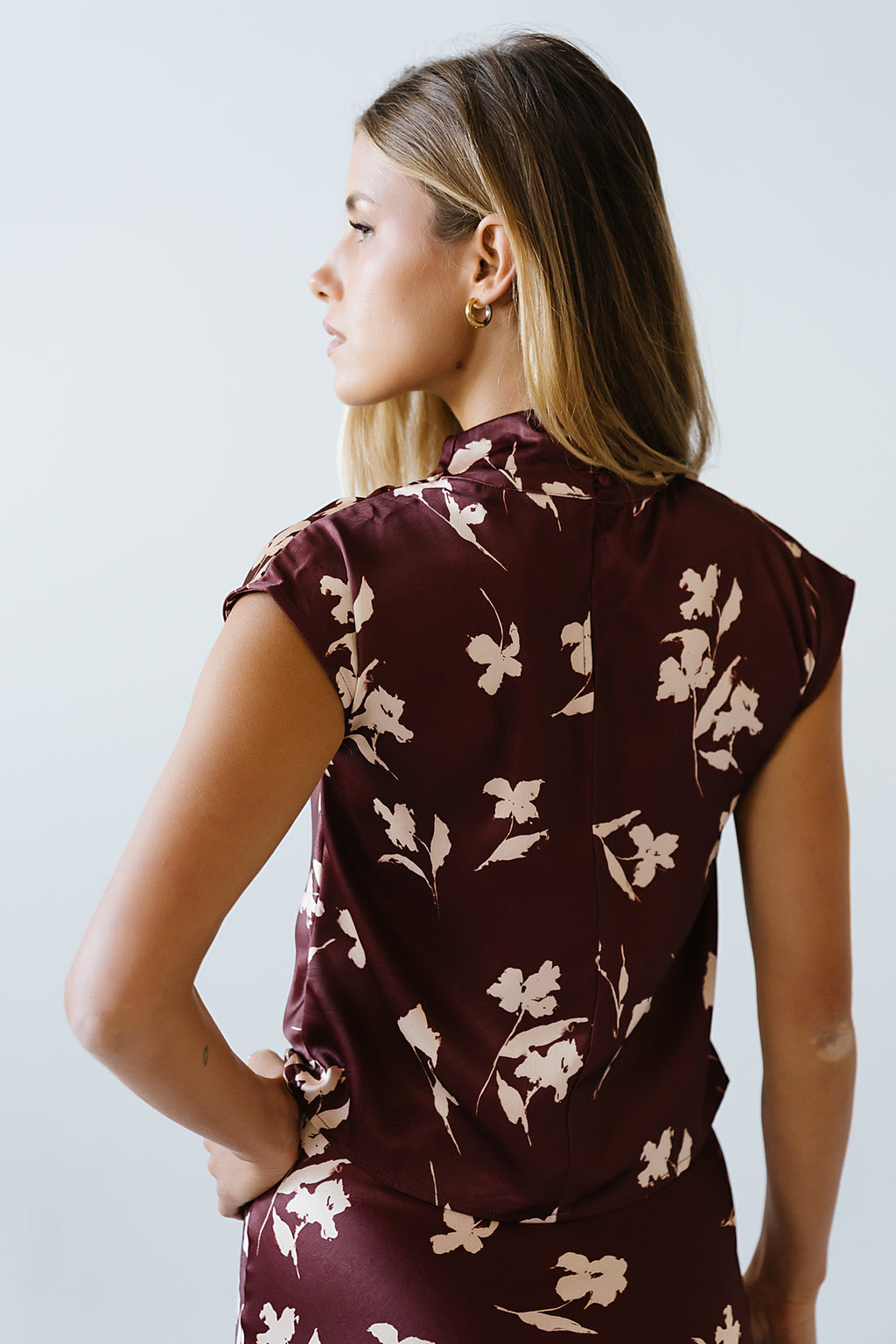 Carsyn Floral Top in Red-Brown