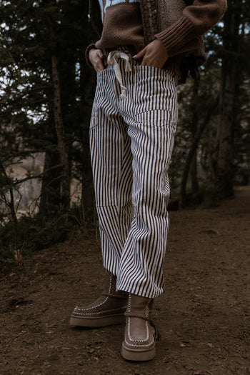 Jocelyn Barrel Jeans in Brown - FINAL SALE