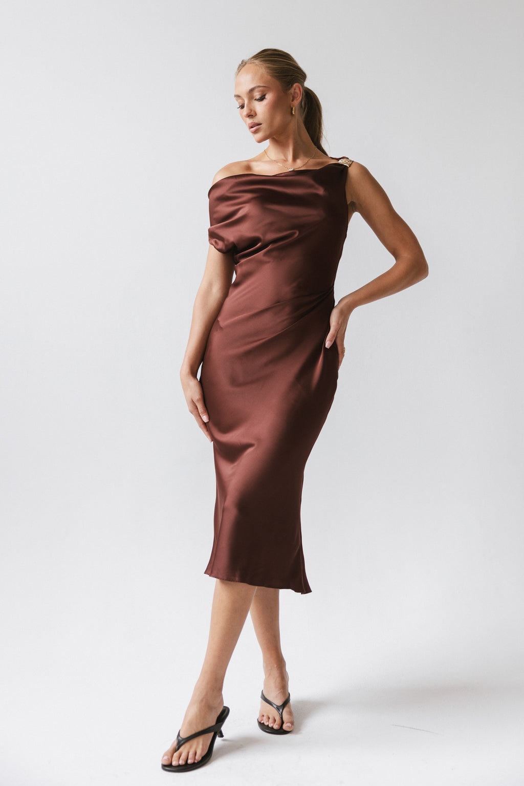 Malik Midi Dress in Burgundy