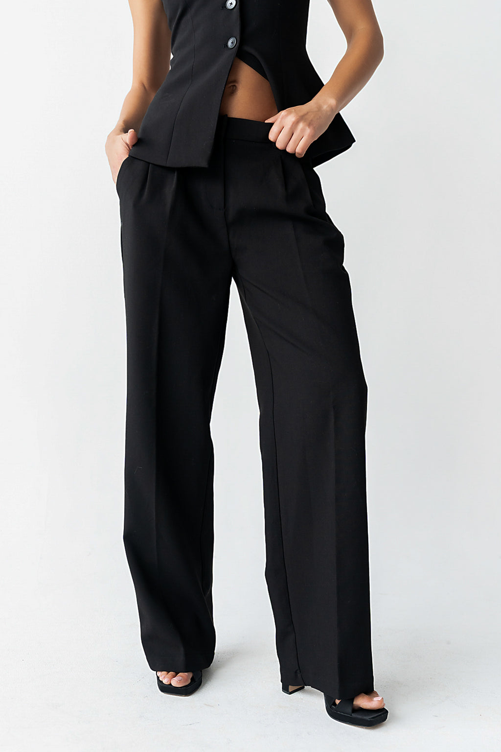 Carrie Pleated Trousers in Long Black