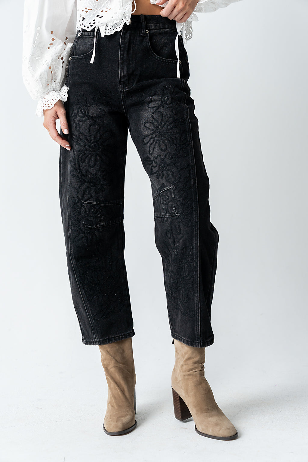 Kinsey Embroidered Barrel Jeans in Faded Black