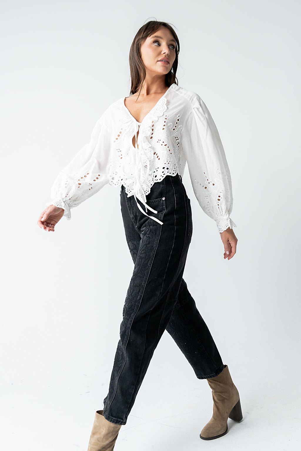 Kinsey Embroidered Barrel Jeans in Faded Black