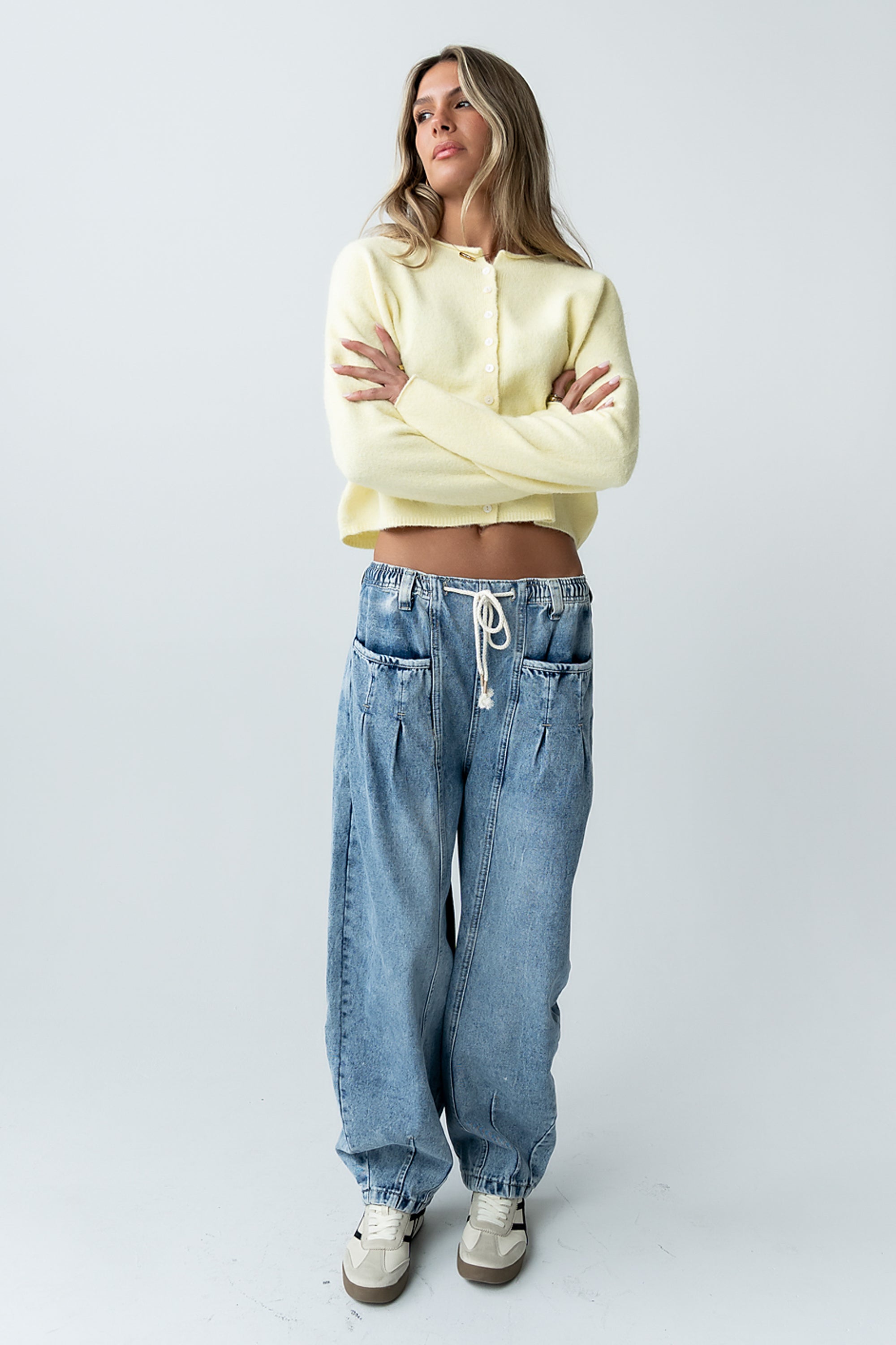 Kamryn Tapered Baggy Jeans in Medium Wash