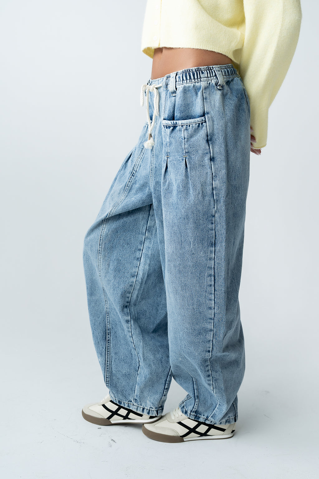 Kamryn Tapered Baggy Jeans in Medium Wash