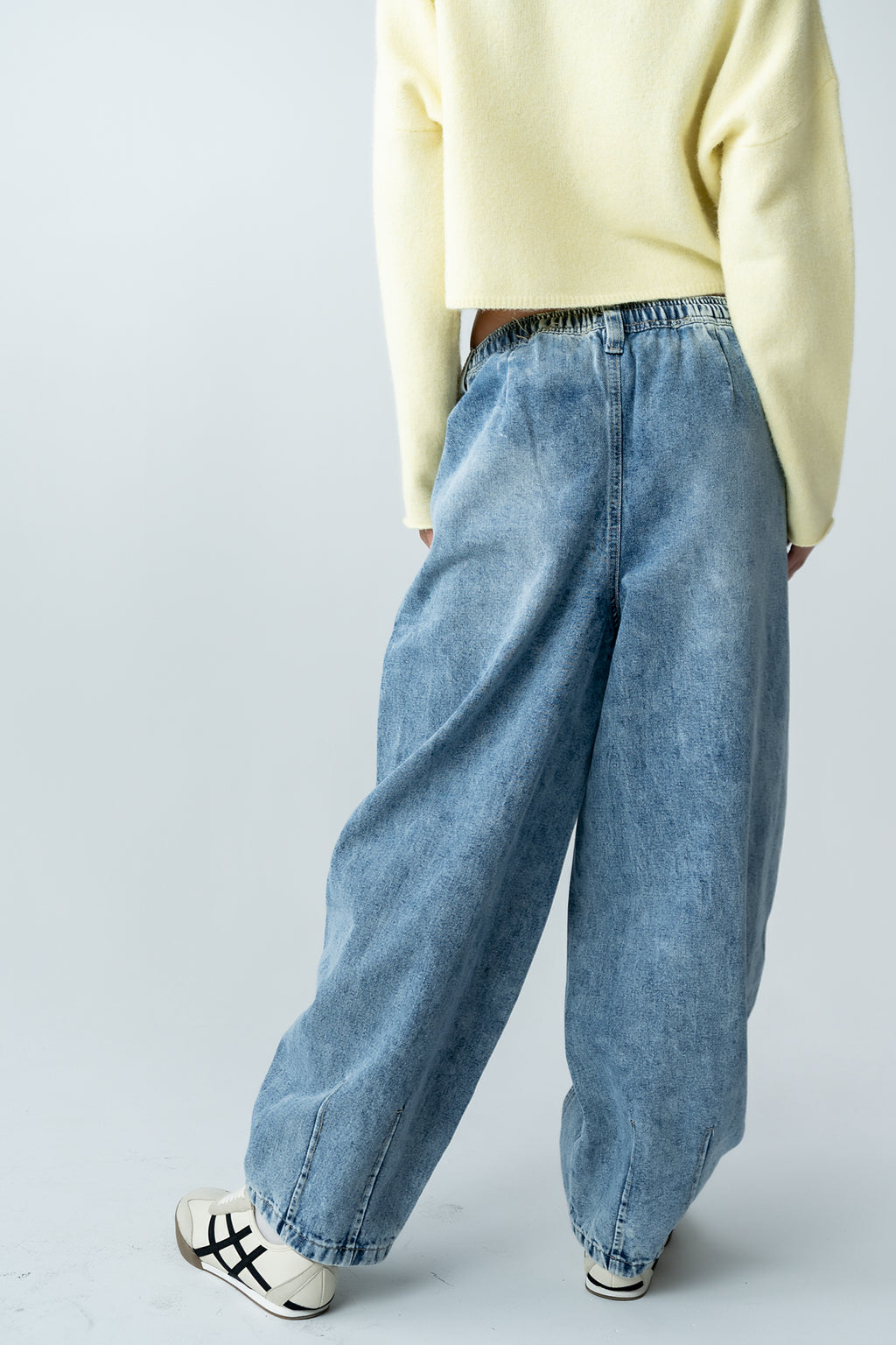 Kamryn Tapered Baggy Jeans in Medium Wash