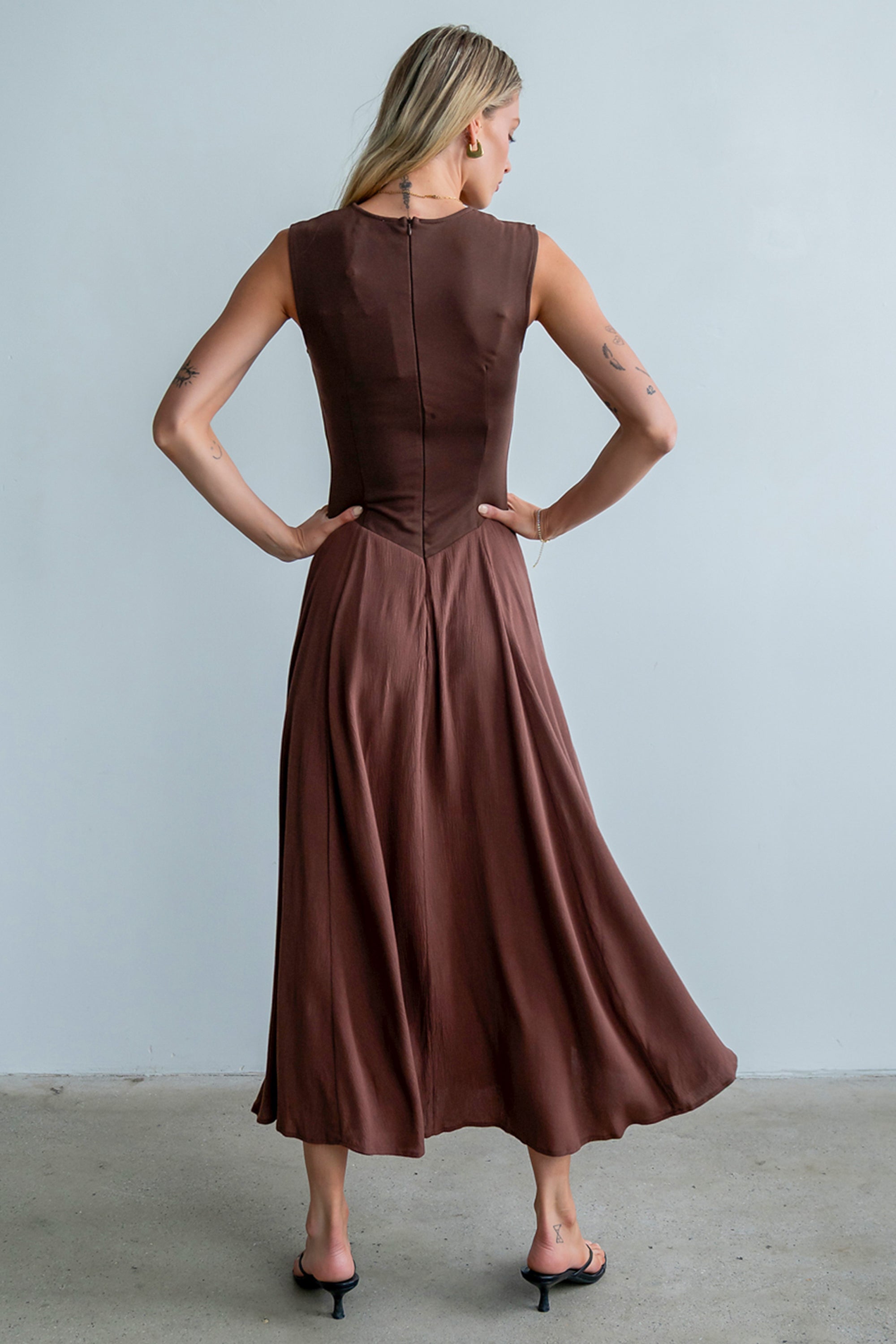Charles Maxi Dress in Red-Brown