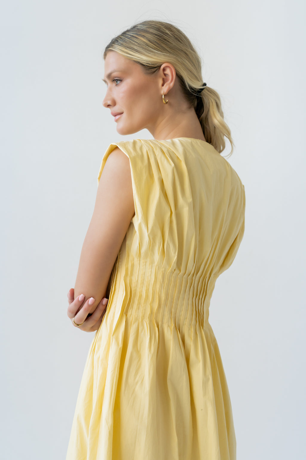 warehouse yellow pleated midi dress böhme Barb Pleated Midi Dress in Yellow