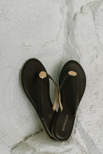 Kellen Thong Sandal in Black