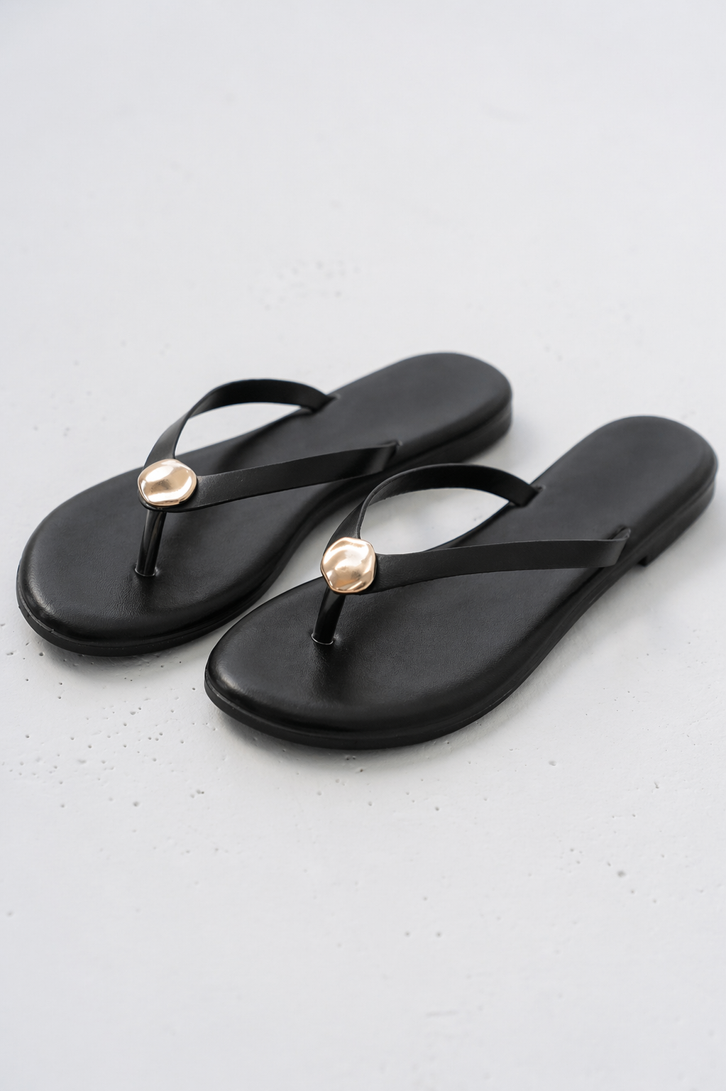 Kellen Thong Sandal in Black