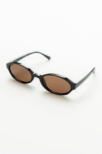 Eve Oval Sunglasses in Black