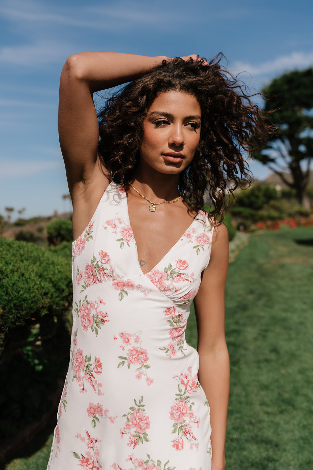 mateo mini dress The Mateo Mini Dress in Vanilla. Crafted in a distinctive crinkle fabric with a soft sheen finish, this shift-style silhouette catches the light with a subtle, luminous glow. Shop