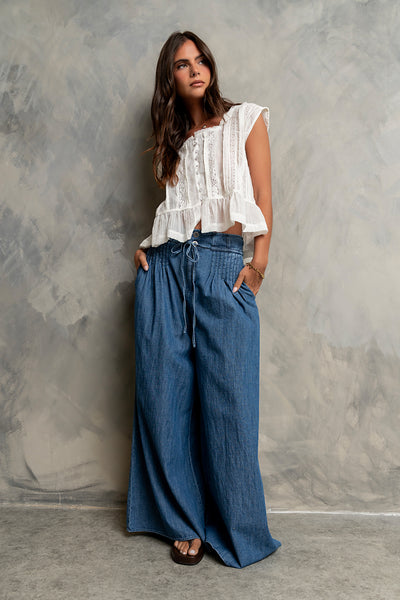 Kinzley Oversized Lace Top in Off White Kinzley Oversized Lace Top in Off White