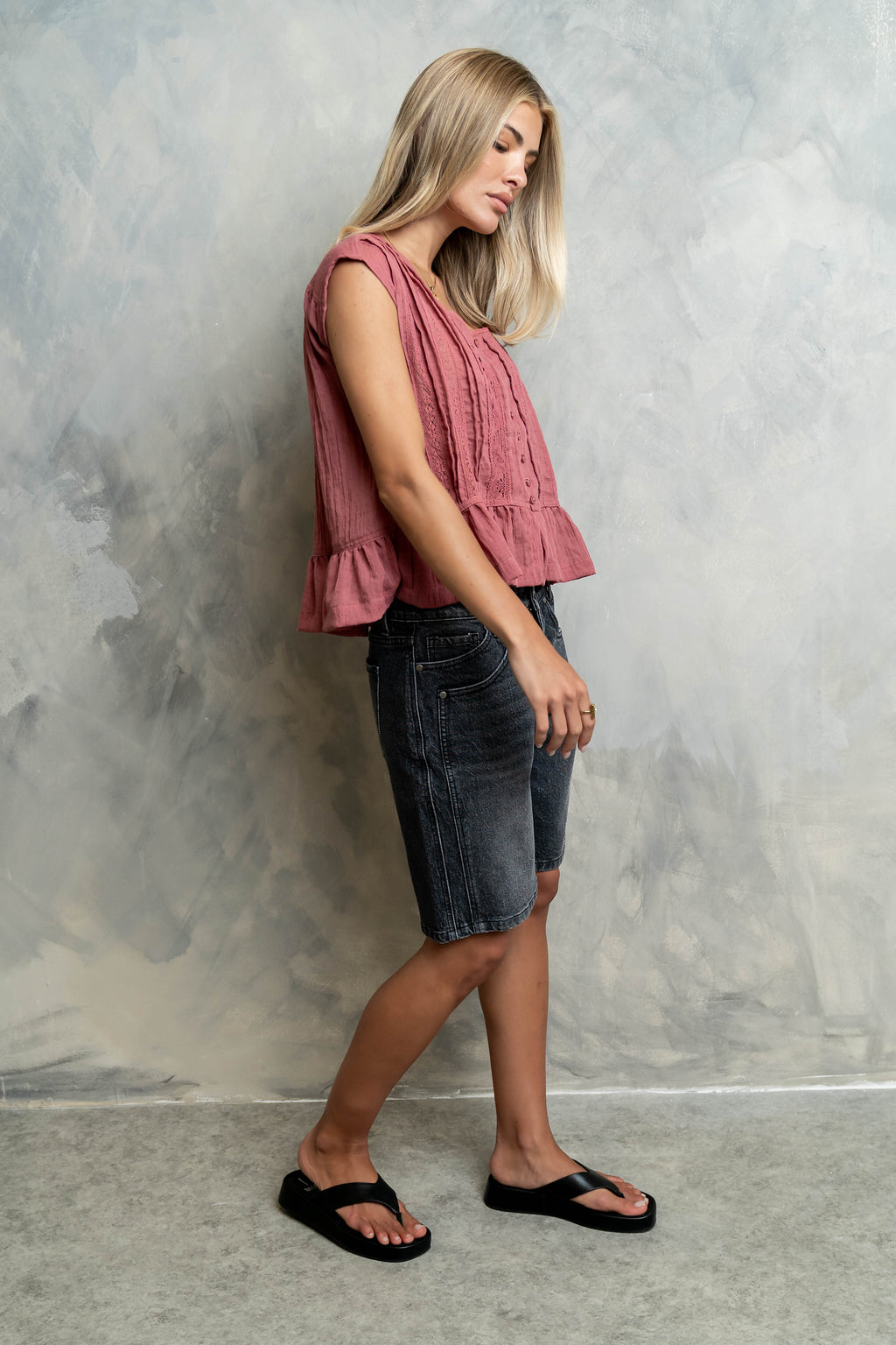 Kinzley Oversized Lace Top in Berry
