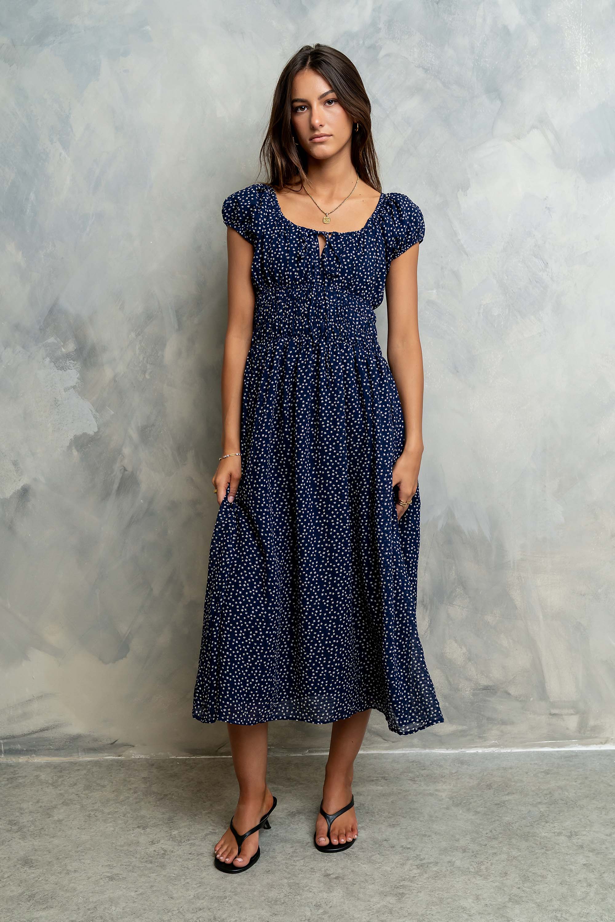 Kaelyn Floral Midi Dress in Midnight M / Midnight