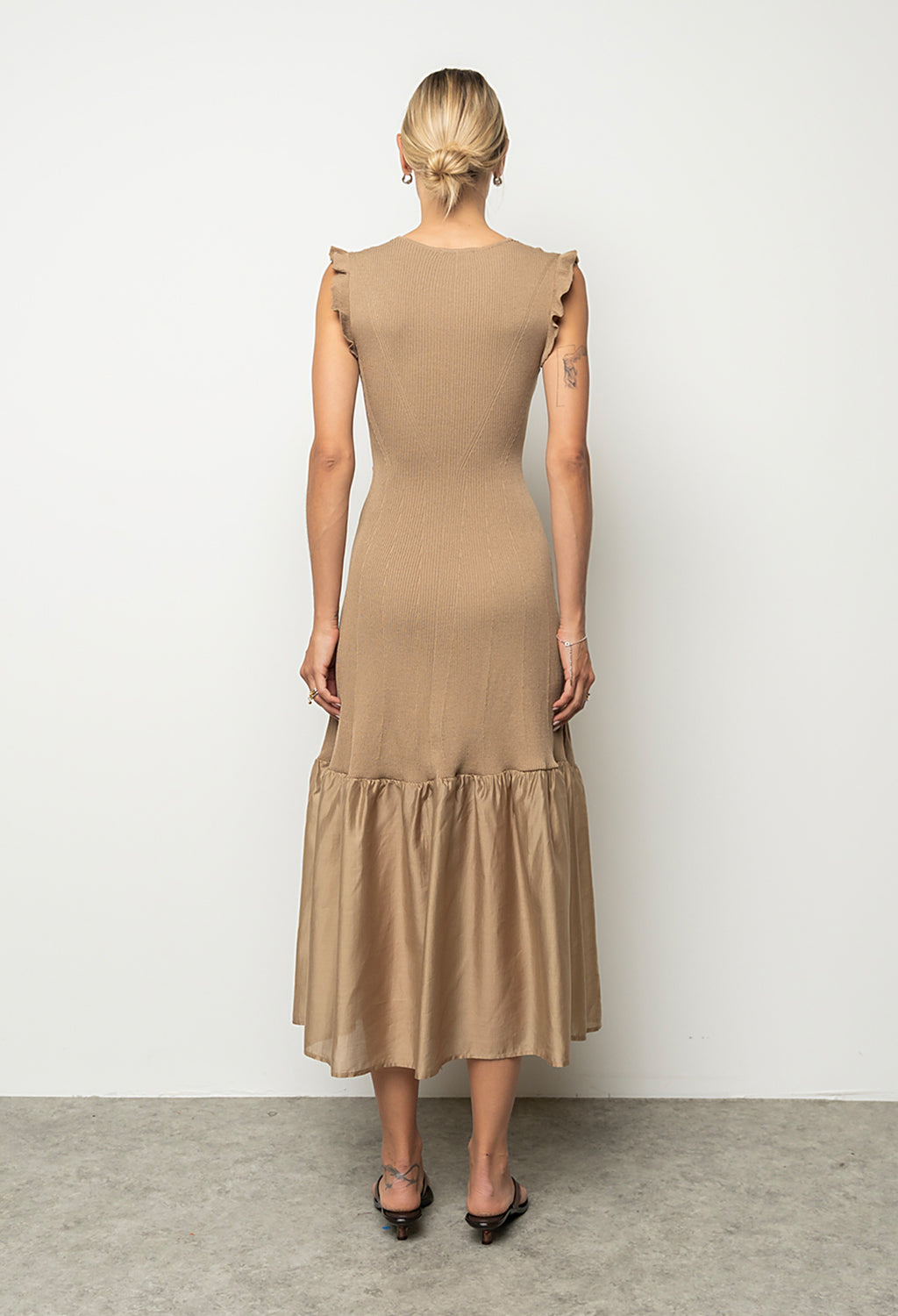 Lara Ribbed Midi Dress in Mocha
