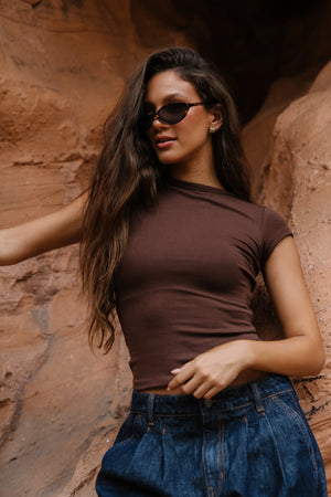 Tiffany Ribbed Tee in Brown
