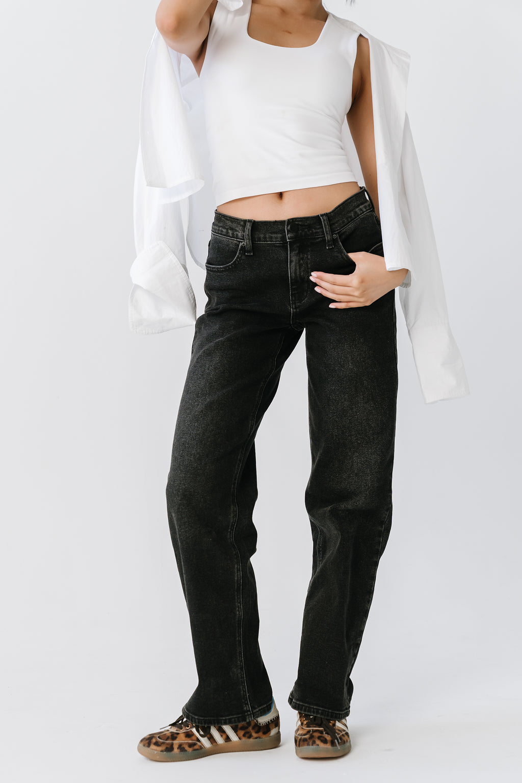 Marshall Straight Leg Jeans in Washed Black