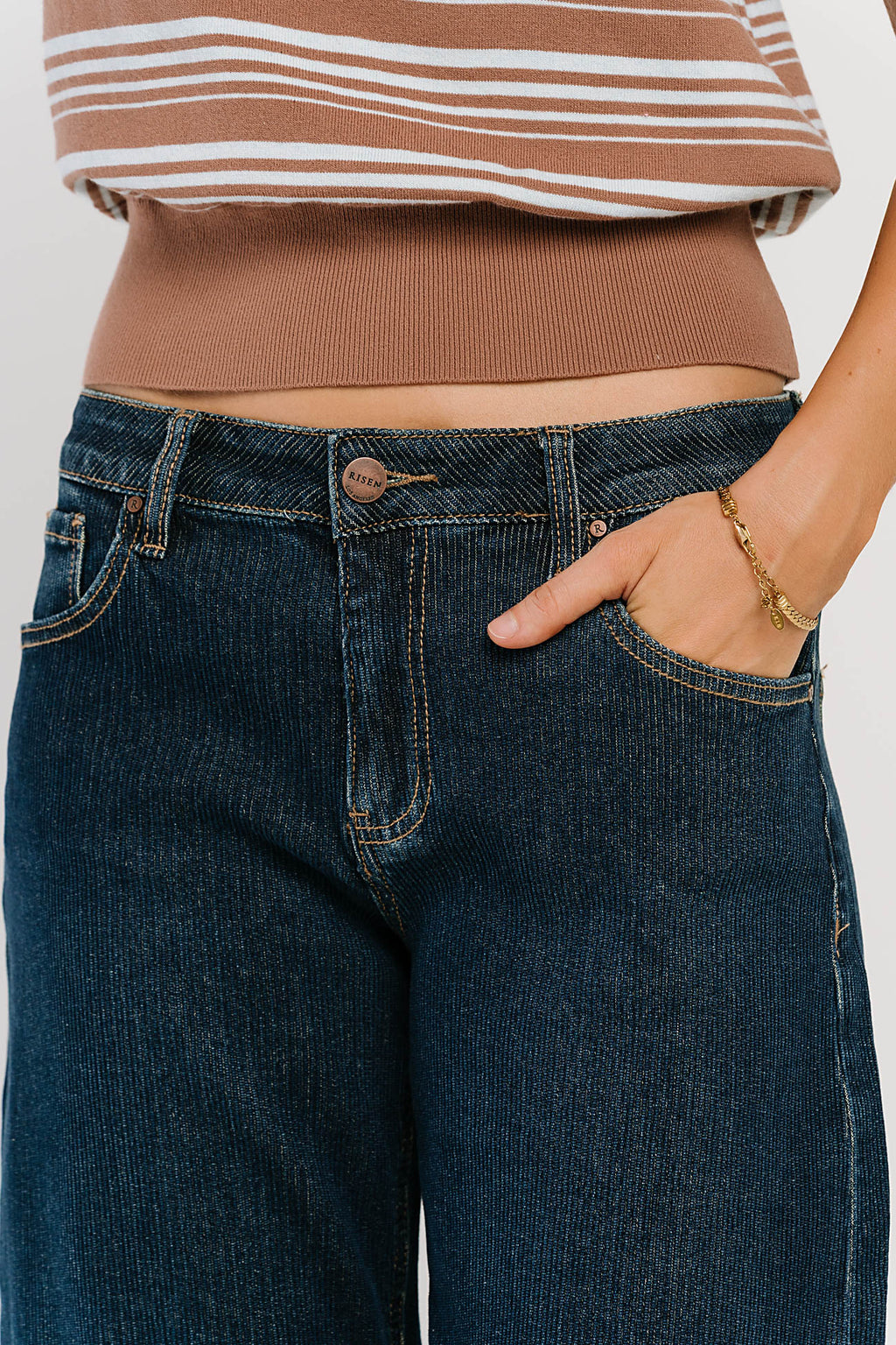 Zoe Mid Rise Barrel Jeans
