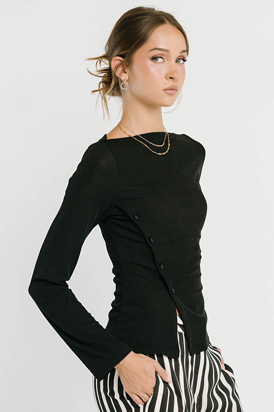 トップス akiki Asymmetry tops Ariya Asymmetrical Top in Black