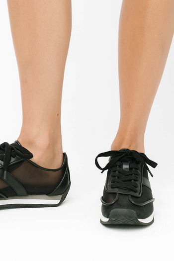 Flash Mesh Sneaker in Black