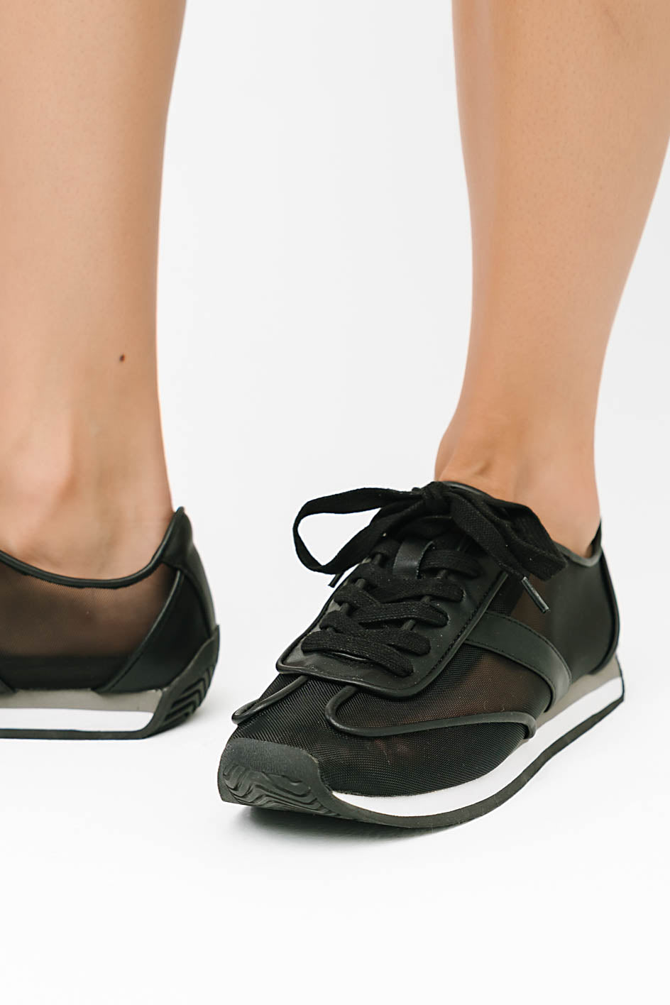 Flash Mesh Sneaker in Black